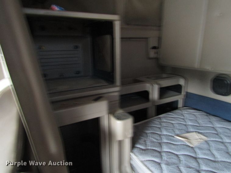 image for item DG1369 2007 International 9400i semi truck