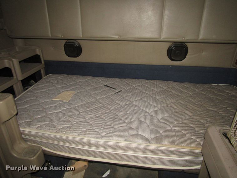 image for item DG1369 2007 International 9400i semi truck