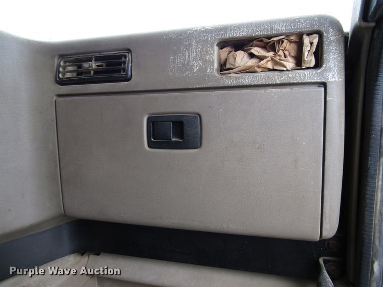 image for item DG1369 2007 International 9400i semi truck