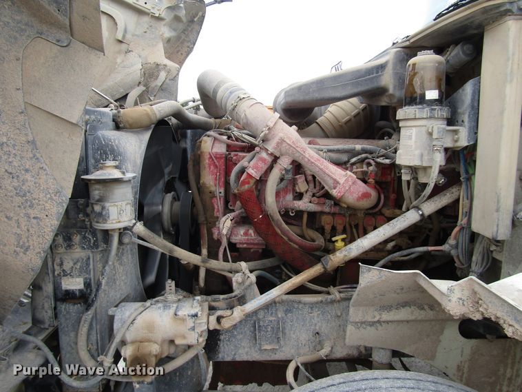 image for item DG1369 2007 International 9400i semi truck