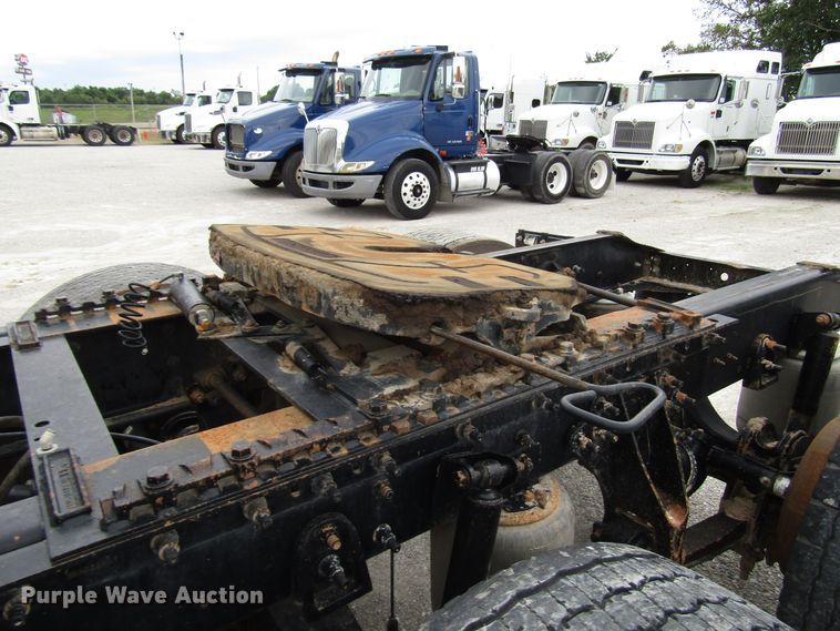 image for item DG1369 2007 International 9400i semi truck