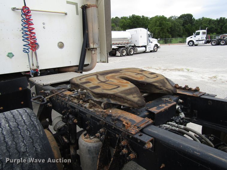 image for item DG1369 2007 International 9400i semi truck