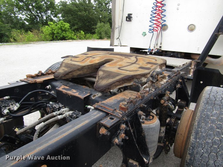 image for item DG1369 2007 International 9400i semi truck