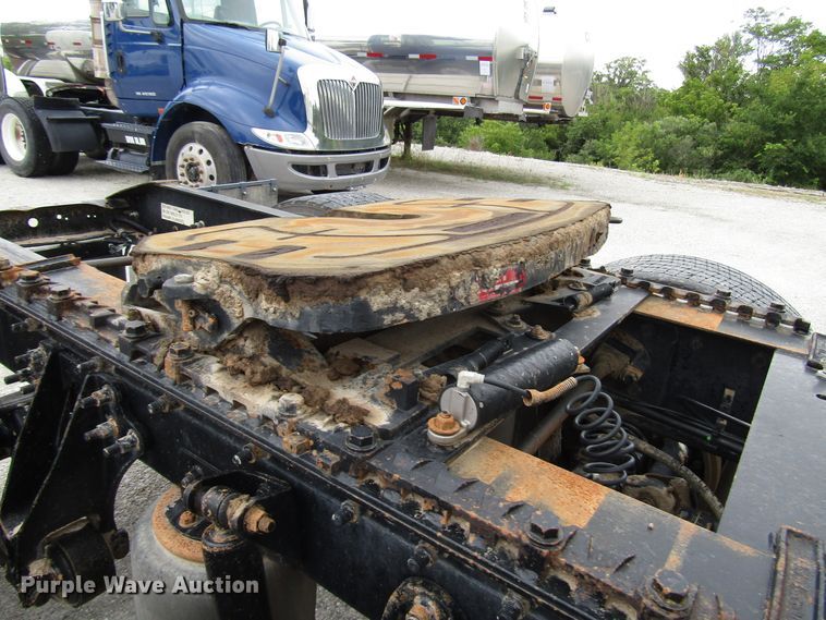 image for item DG1369 2007 International 9400i semi truck