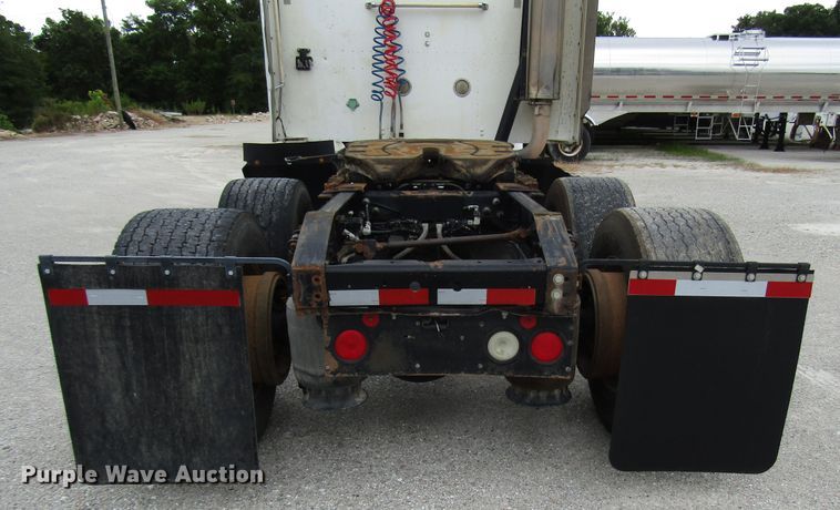 image for item DG1369 2007 International 9400i semi truck