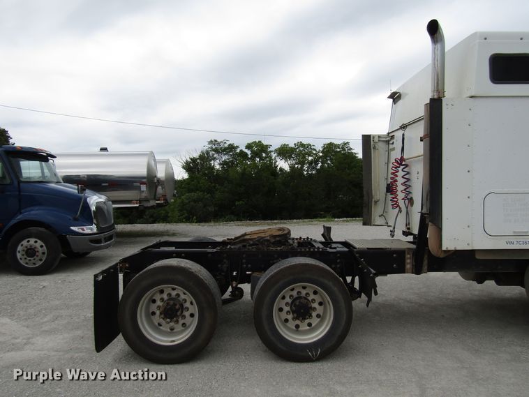 image for item DG1369 2007 International 9400i semi truck