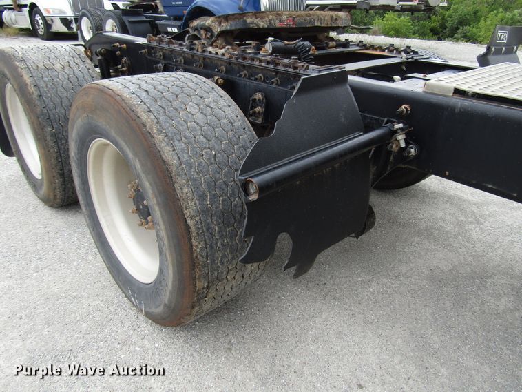 image for item DG1369 2007 International 9400i semi truck