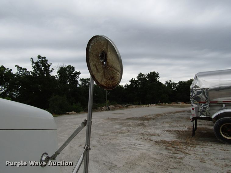 image for item DG1369 2007 International 9400i semi truck