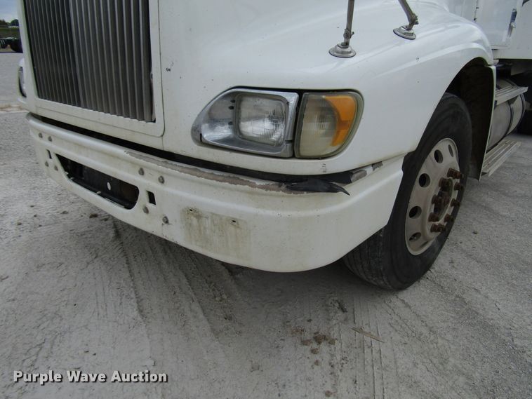 image for item DG1369 2007 International 9400i semi truck