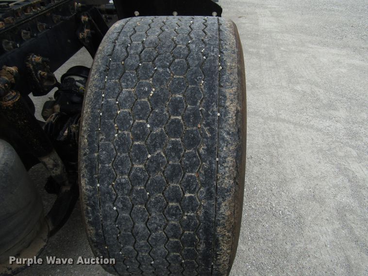 image for item DG1369 2007 International 9400i semi truck