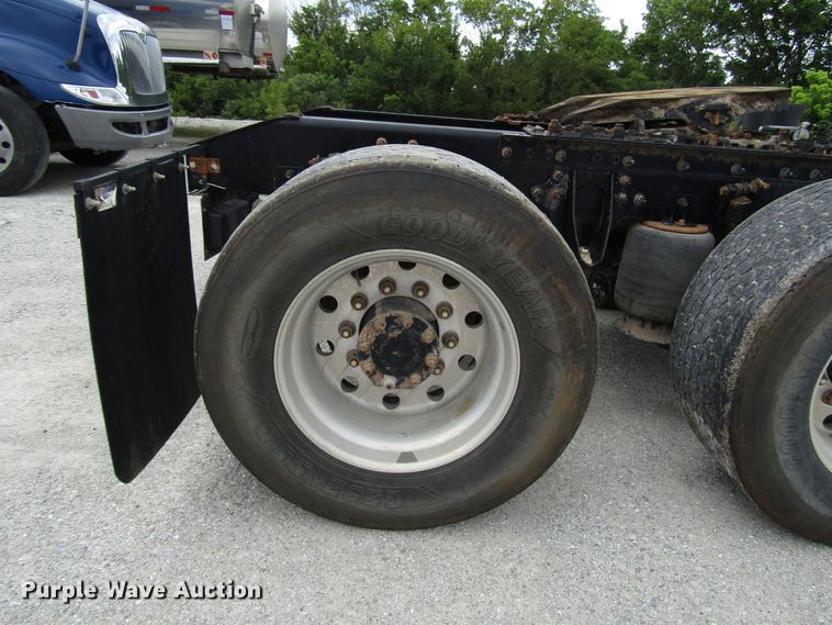 image for item DG1369 2007 International 9400i semi truck