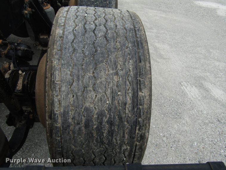 image for item DG1369 2007 International 9400i semi truck