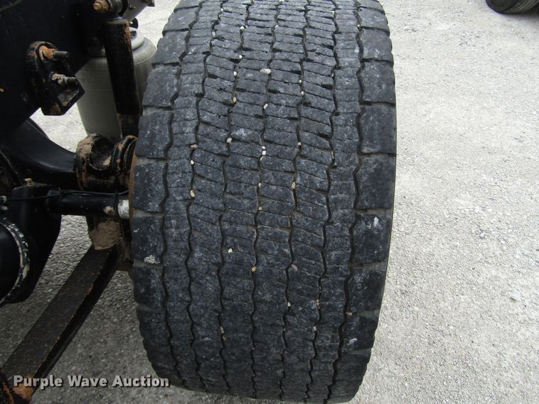 image for item DG1369 2007 International 9400i semi truck