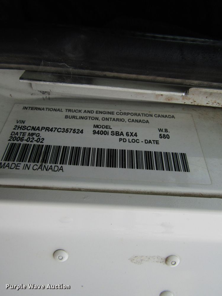 image for item DG1369 2007 International 9400i semi truck