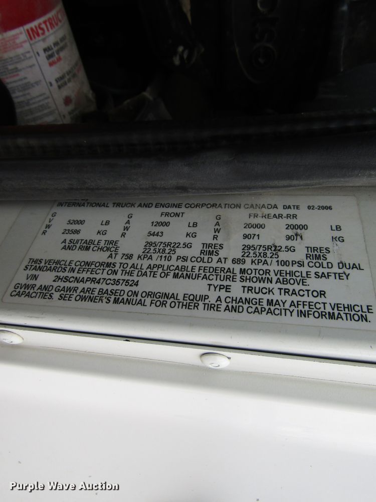 image for item DG1369 2007 International 9400i semi truck