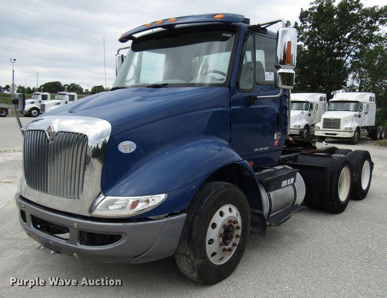 image for item DG1370 2010 International 8600 semi truck
