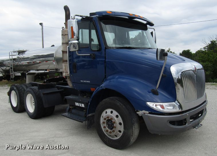 image for item DG1370 2010 International 8600 semi truck