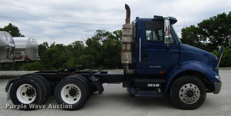 image for item DG1370 2010 International 8600 semi truck