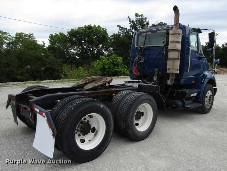 image for item DG1370 2010 International 8600 semi truck