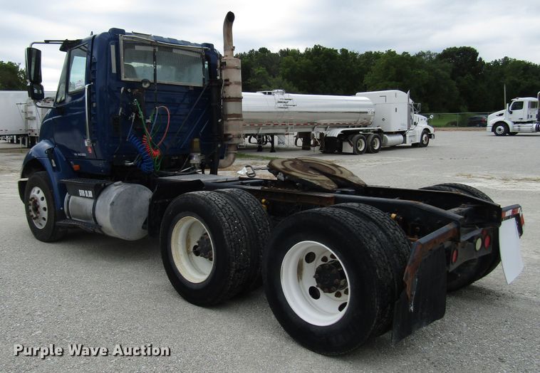 image for item DG1370 2010 International 8600 semi truck