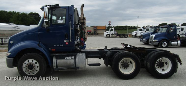 image for item DG1370 2010 International 8600 semi truck