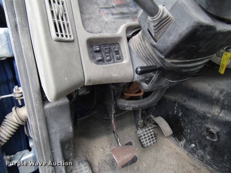 image for item DG1370 2010 International 8600 semi truck