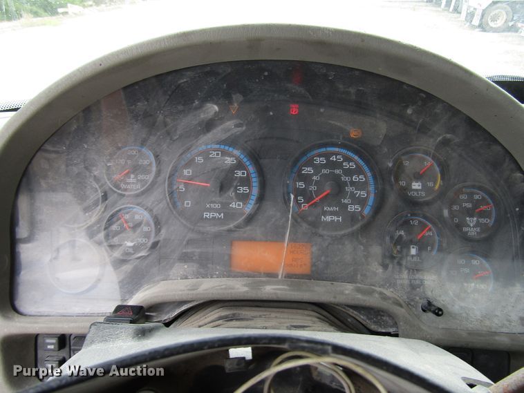 image for item DG1370 2010 International 8600 semi truck