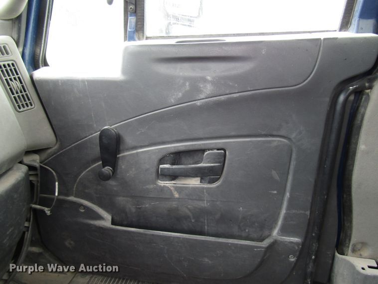 image for item DG1370 2010 International 8600 semi truck