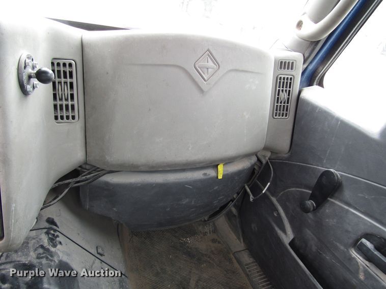 image for item DG1370 2010 International 8600 semi truck