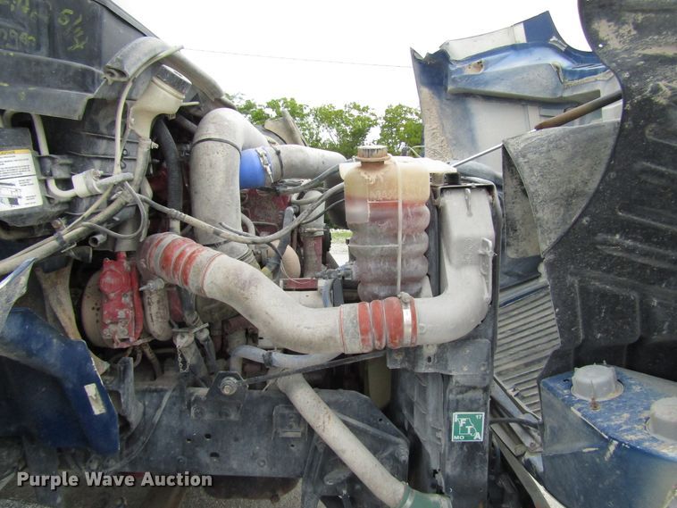 image for item DG1370 2010 International 8600 semi truck