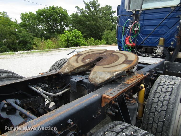 image for item DG1370 2010 International 8600 semi truck