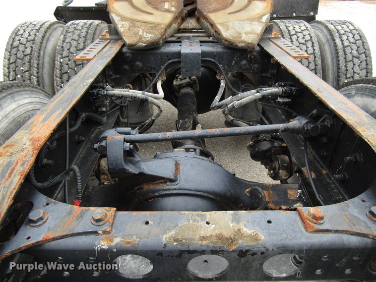 image for item DG1370 2010 International 8600 semi truck