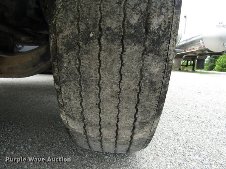 image for item DG1370 2010 International 8600 semi truck