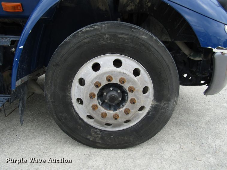 image for item DG1370 2010 International 8600 semi truck