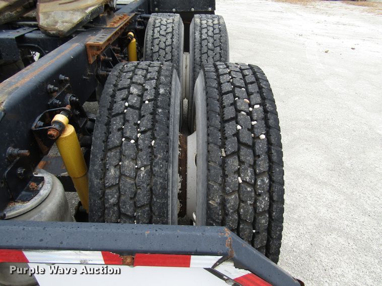 image for item DG1370 2010 International 8600 semi truck