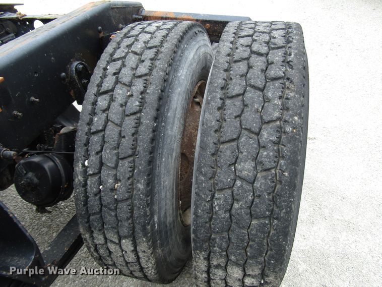 image for item DG1370 2010 International 8600 semi truck