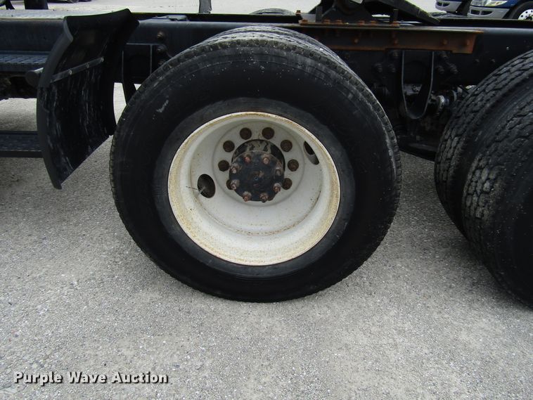 image for item DG1370 2010 International 8600 semi truck