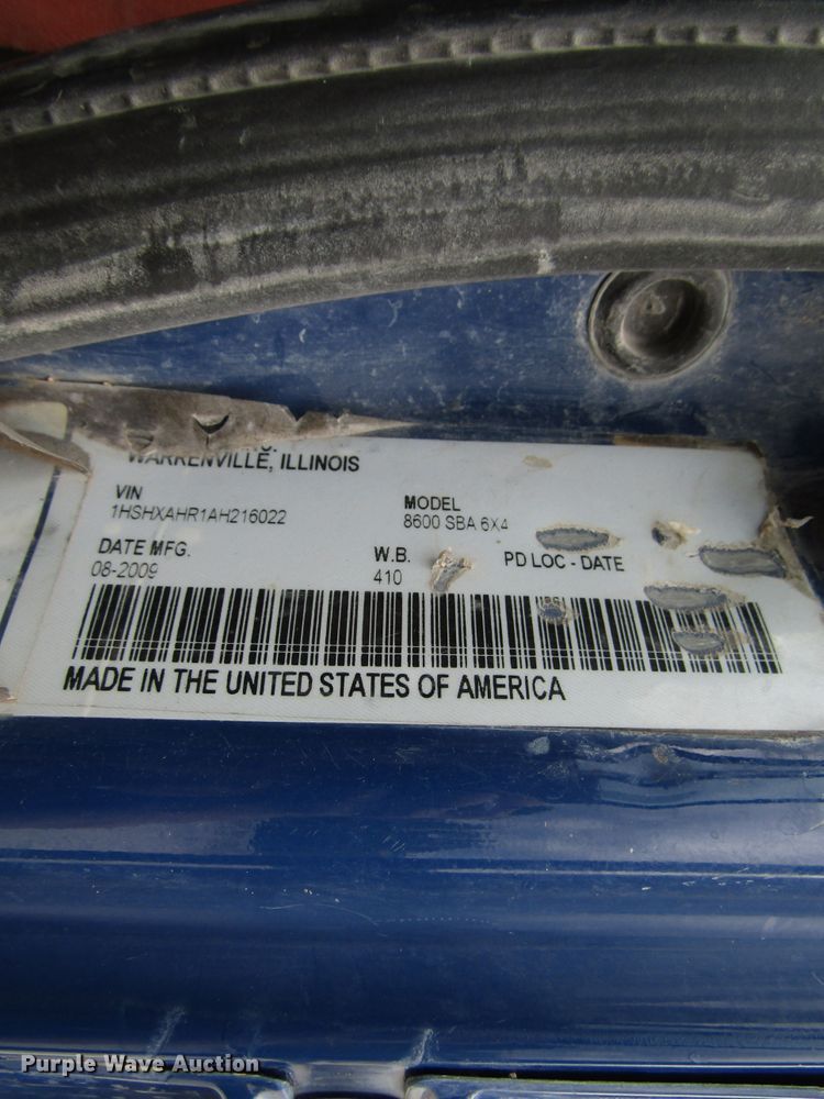 image for item DG1370 2010 International 8600 semi truck