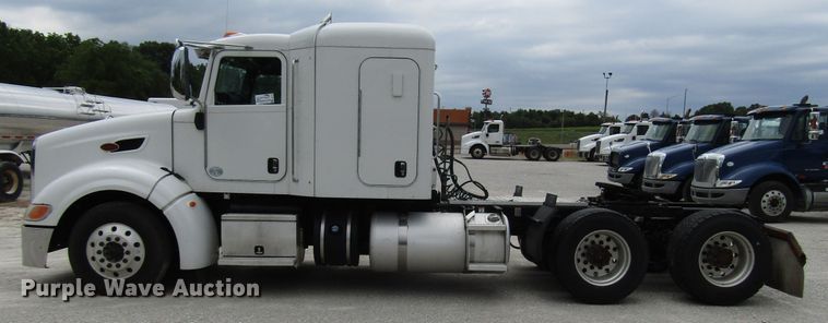 image for item DG1371 2013 Peterbilt 386 semi truck