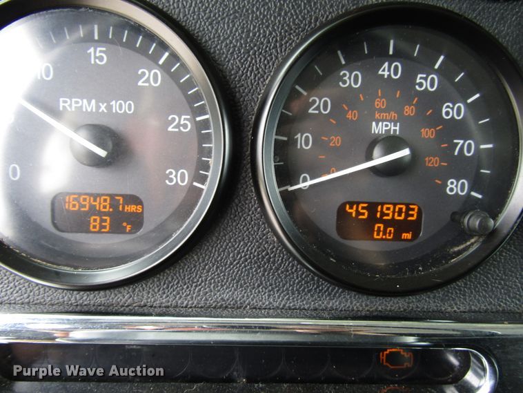 image for item DG1371 2013 Peterbilt 386 semi truck