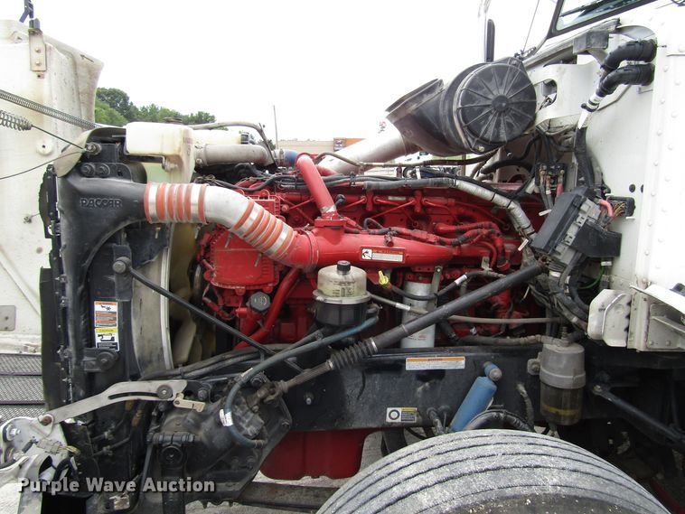 image for item DG1371 2013 Peterbilt 386 semi truck