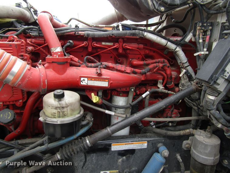 image for item DG1371 2013 Peterbilt 386 semi truck