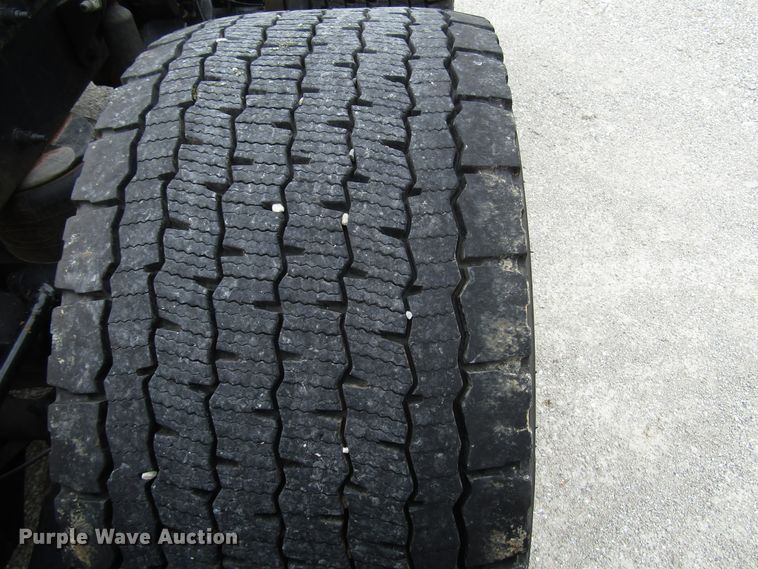 image for item DG1371 2013 Peterbilt 386 semi truck