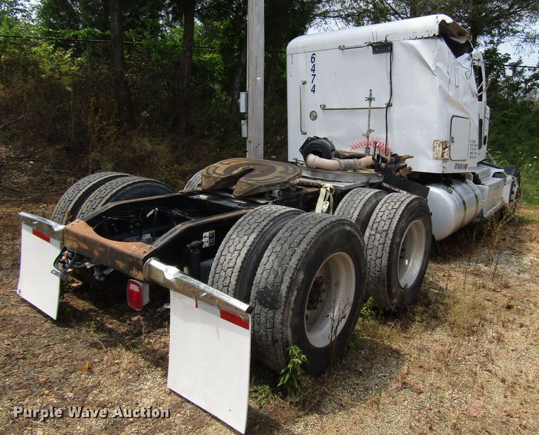 image for item DG1372 2014 Peterbilt 386 semi truck