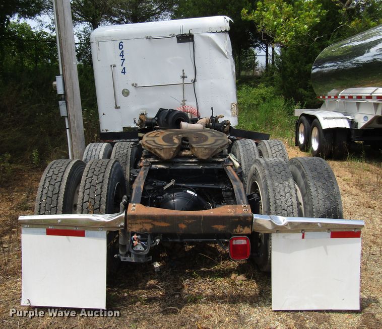 image for item DG1372 2014 Peterbilt 386 semi truck