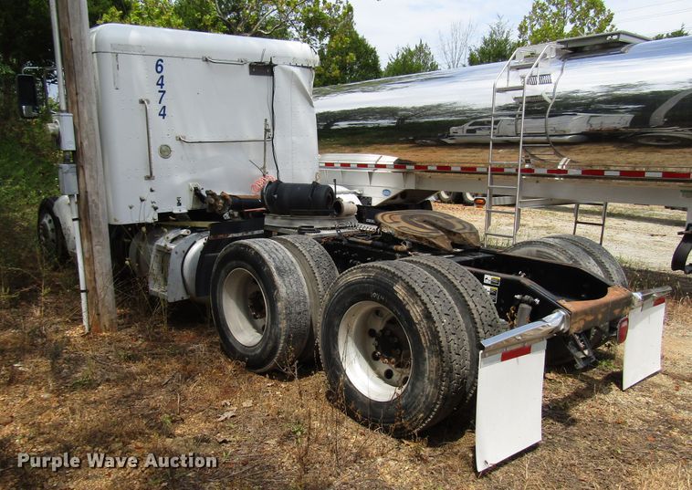 image for item DG1372 2014 Peterbilt 386 semi truck