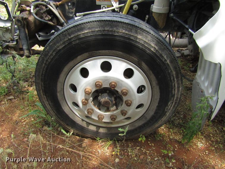 image for item DG1372 2014 Peterbilt 386 semi truck