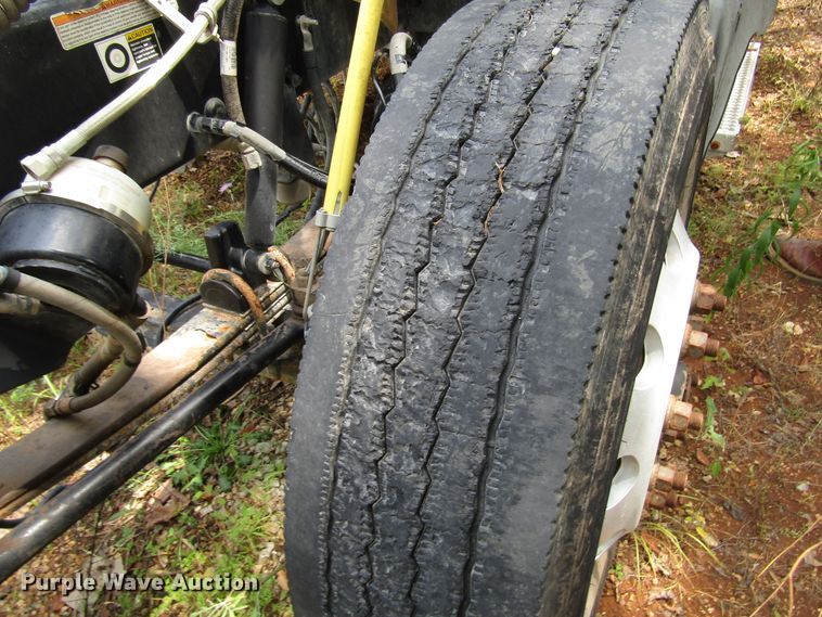 image for item DG1372 2014 Peterbilt 386 semi truck