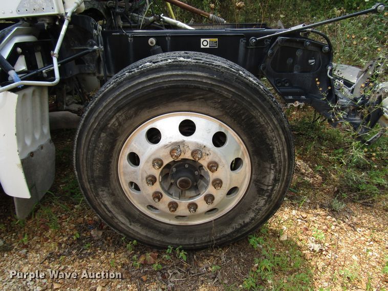 image for item DG1372 2014 Peterbilt 386 semi truck