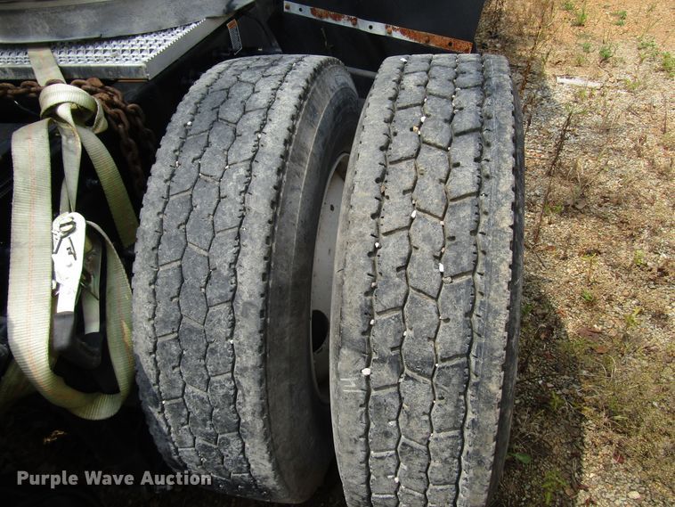 image for item DG1372 2014 Peterbilt 386 semi truck